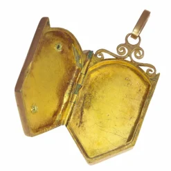 Médaillon en or avec émail, perles de rocaille