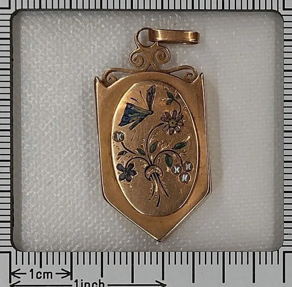 Médaillon en or avec émail, perles de rocaille