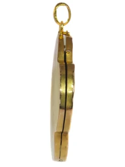 Médaillon en or porte-bonheur