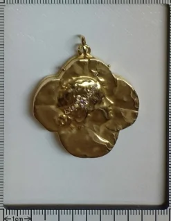 Médaillon en or porte-bonheur