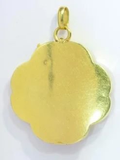Médaillon en or serti de diamants