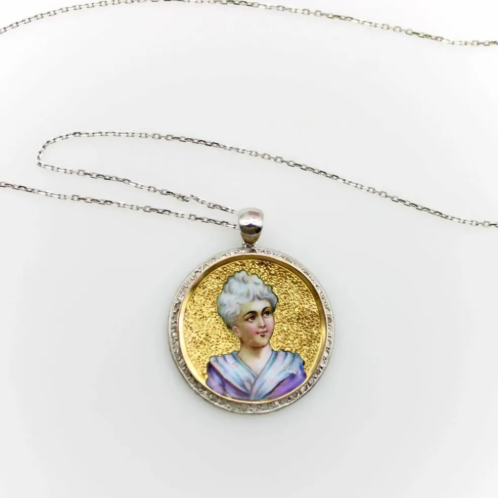 Médaillon miniature en émail victorien en or 14 carats avec chaîne en or 14 carats