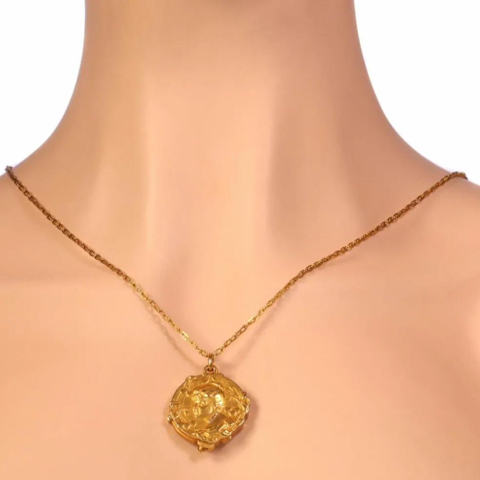 Médaillon or, avec diamants