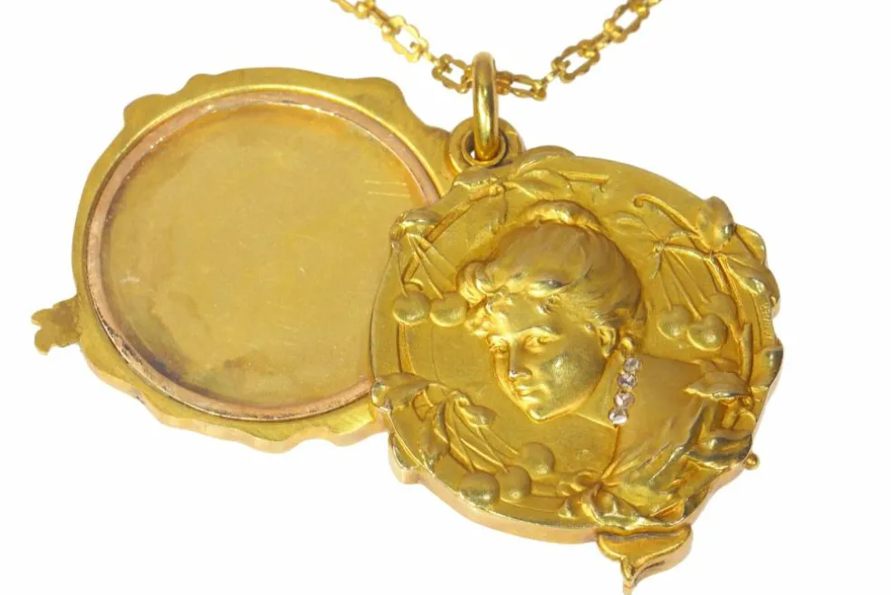 Médaillon or, avec diamants