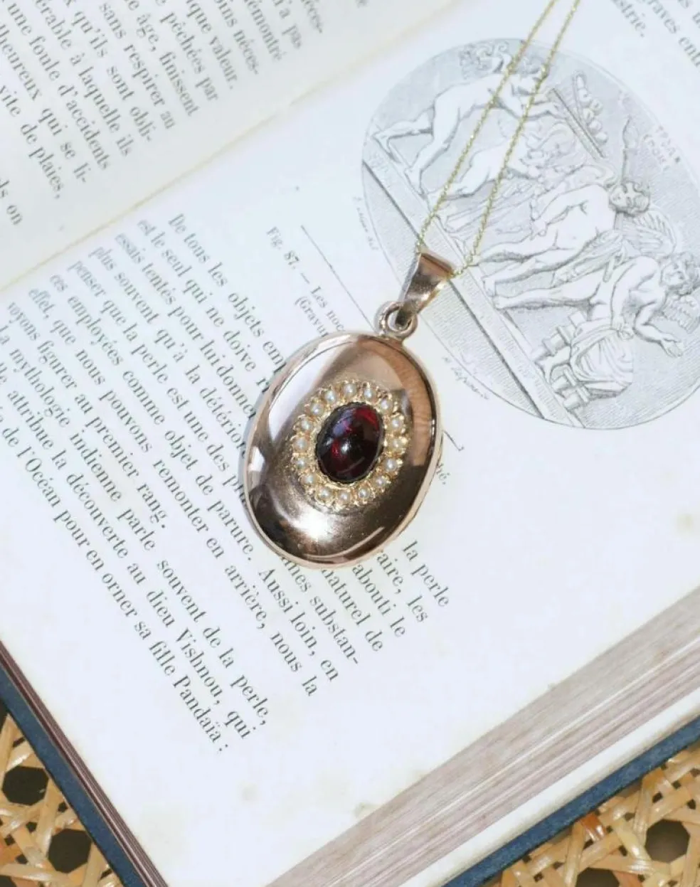 Médaillon or rose ancien cabochon grenat et perles