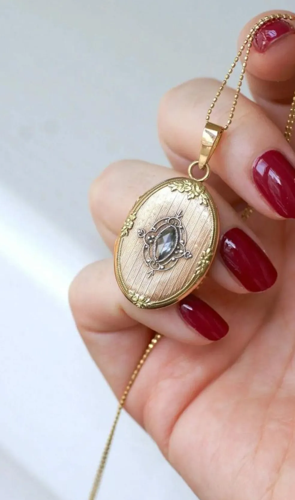 Médaillon ouvrant navette diamant taille rose