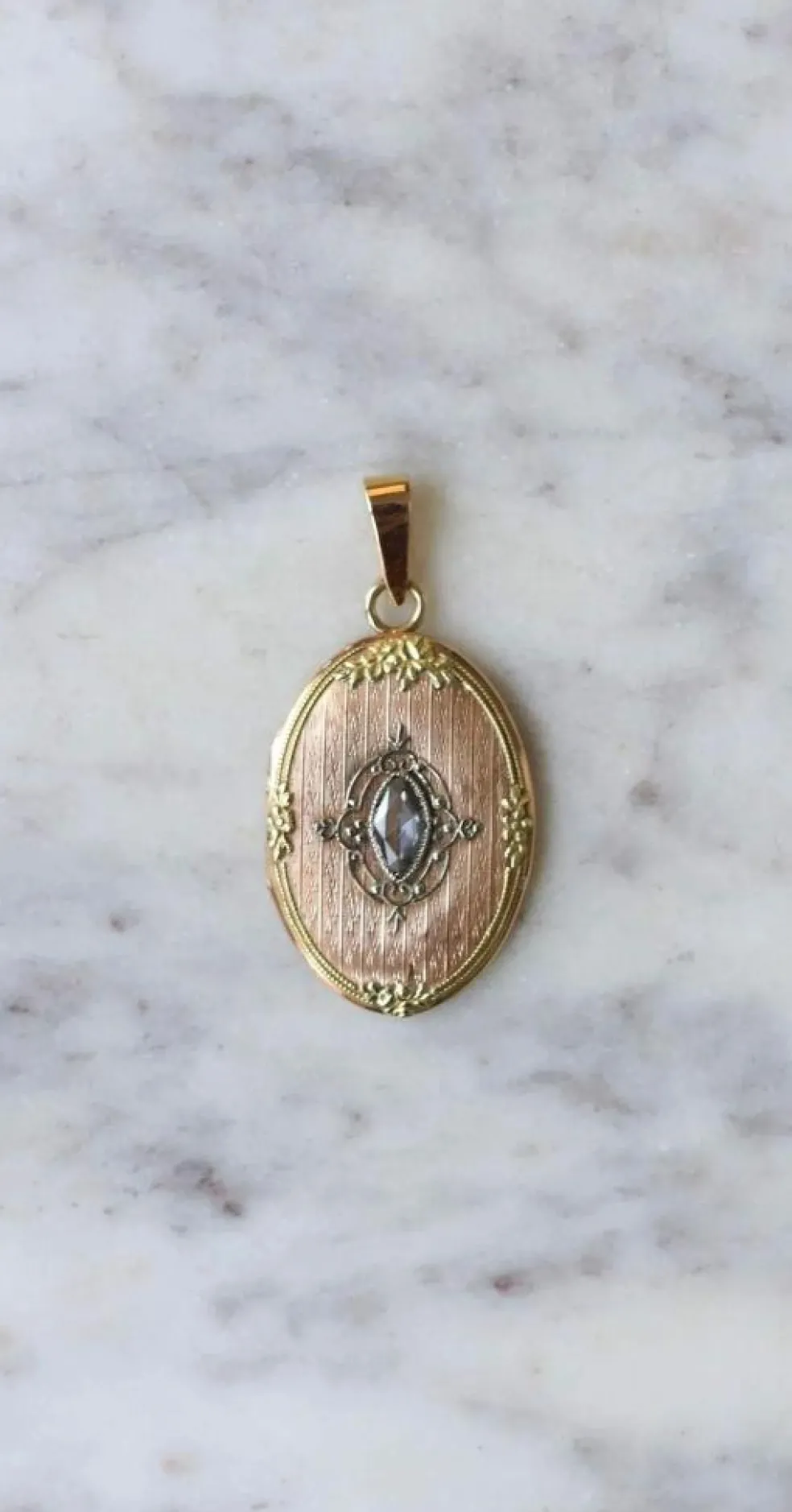 Médaillon ouvrant navette diamant taille rose