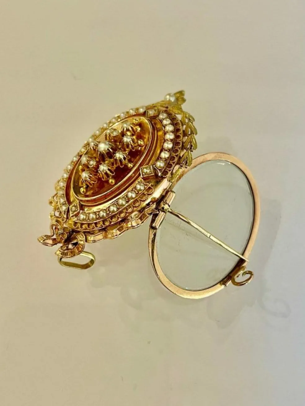 Médaillon Porte Souvenir Or et Perles Fines