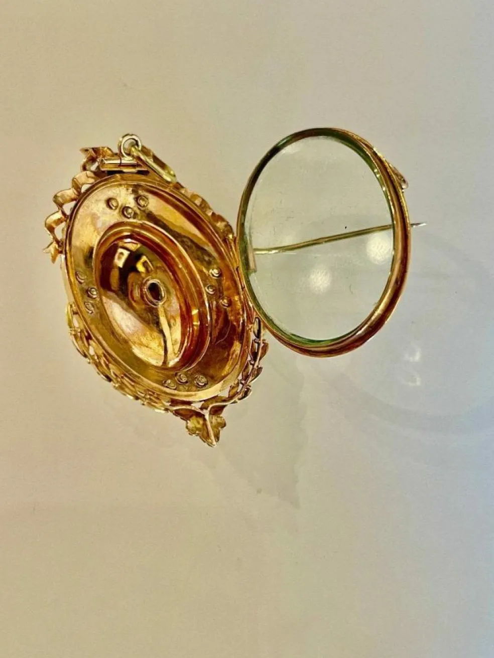 Médaillon Porte Souvenir Or et Perles Fines