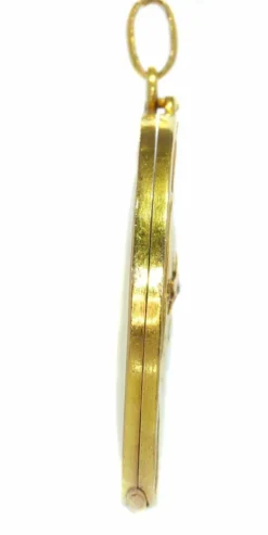 Médaillon porte-bonheur avec diamants