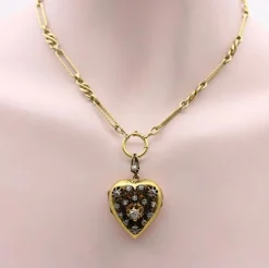 Médaillon victorien en or 18 carats avec cœur incrusté de diamants taille rose