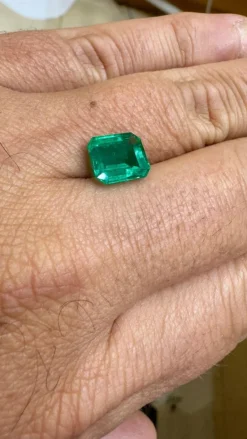 Émeraude de Colombie certifiée de 2,92 carats