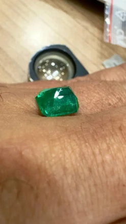 Émeraude de Colombie certifiée LFG de 3,19 carats
