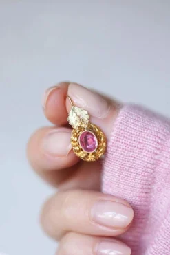 Mono boucle d'oreille ancienne or et pierre rose
