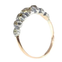 Murmures du passé : une bague baroque en diamant de 1700