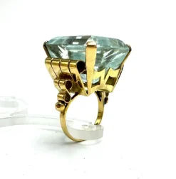 Énorme bague aigue-marine de 35 ct, taille émeraude.