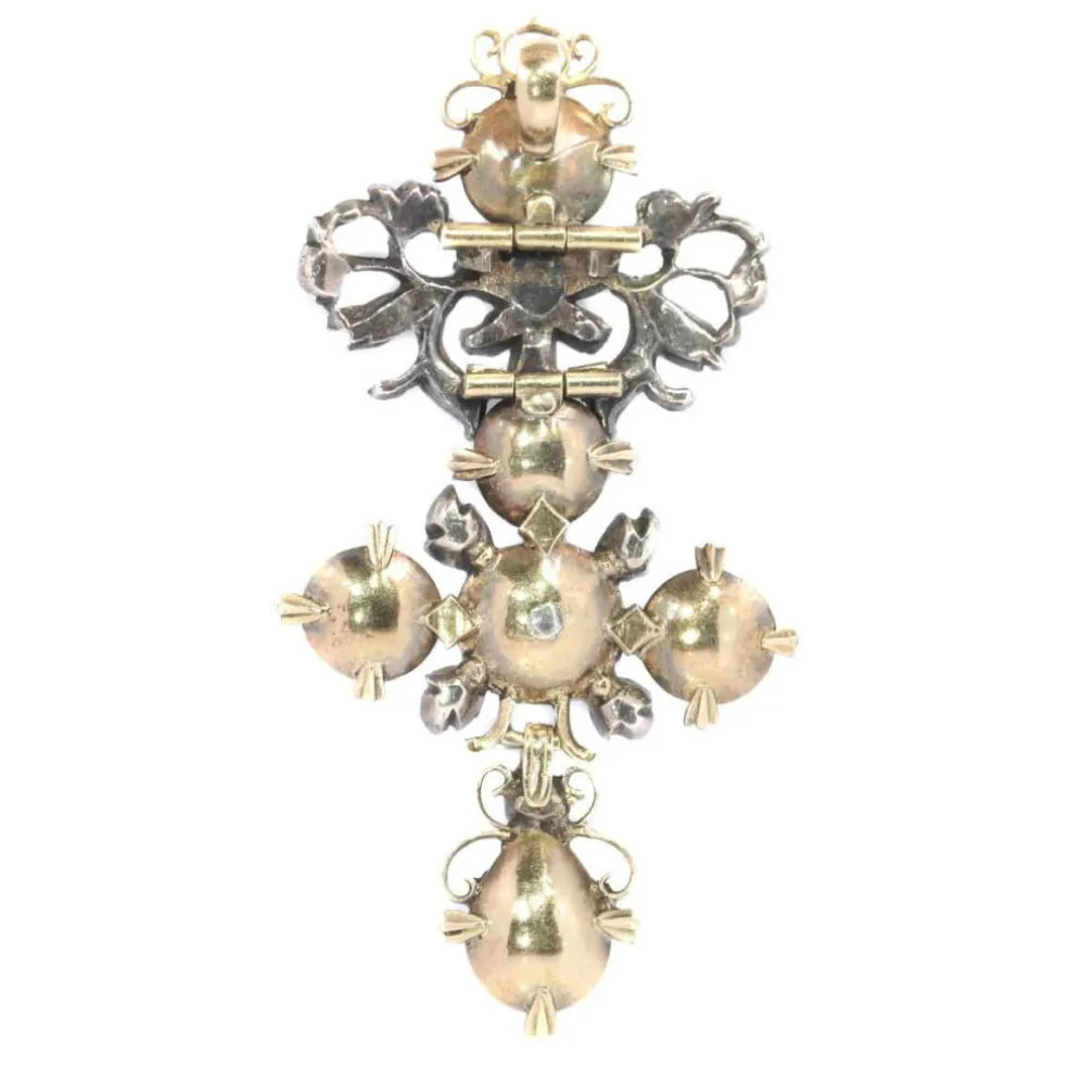 Or, croix de diamant