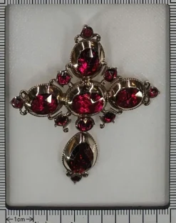 Or, grenats Croix Badine