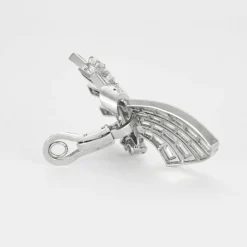 Paire d’anneaux d’oreilles or gris ornés de diamants