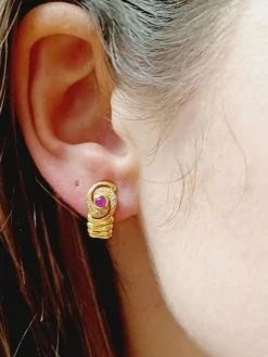 Paire de boucle d'oreille or, rubis et diamants