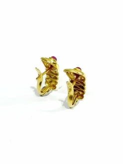 Paire de boucle d'oreille or, rubis et diamants