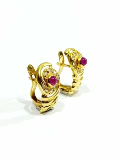 Paire de boucle d'oreille or, rubis et diamants