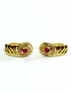 Paire de boucle d'oreille or, rubis et diamants