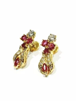 Paire de boucle d'oreilles or, rubis, diamants