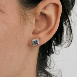 Paire de boucles d'oreilles carrées en or blanc saphirs et diamants