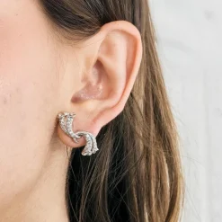 Paire de boucles d'oreilles or gris et diamants