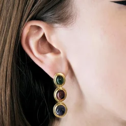Paire de boucles d’oreilles sertie de pierres fines cabochon