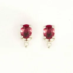 Paire de boucles d'oreilles or blanc rubis diamants