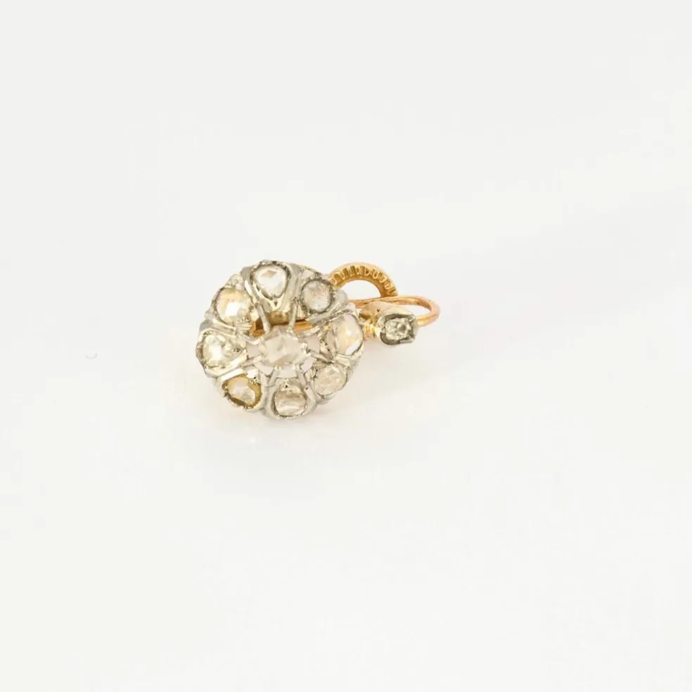 Paire de boucles d'oreilles "Dormeuses" en or jaune et or blanc et diamants
