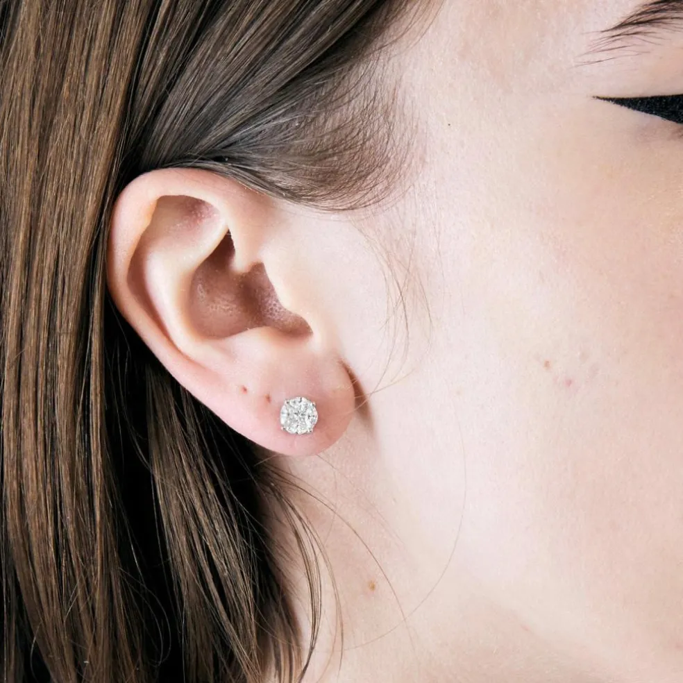 Paire de boucles d’oreilles en or blanc serties de diamants