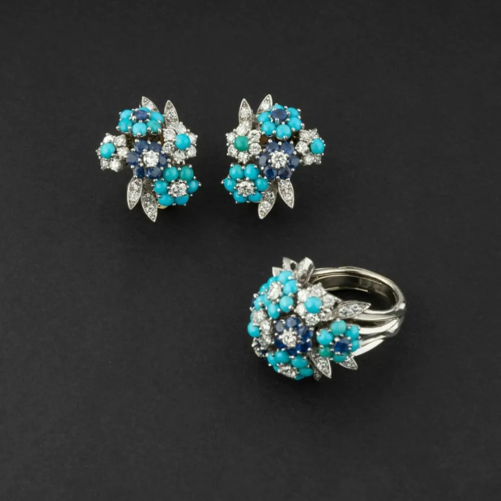 Paire de boucles d'oreilles en or et platine sertie de diamants, turquoises et diamants. Alfred HANNE
