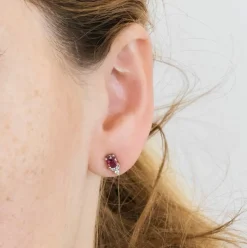 Paire de boucles d'oreilles or blanc rubis diamants