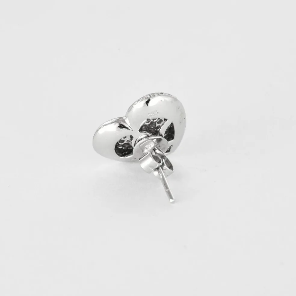 Paire de boucles d'oreilles en or gris et diamants