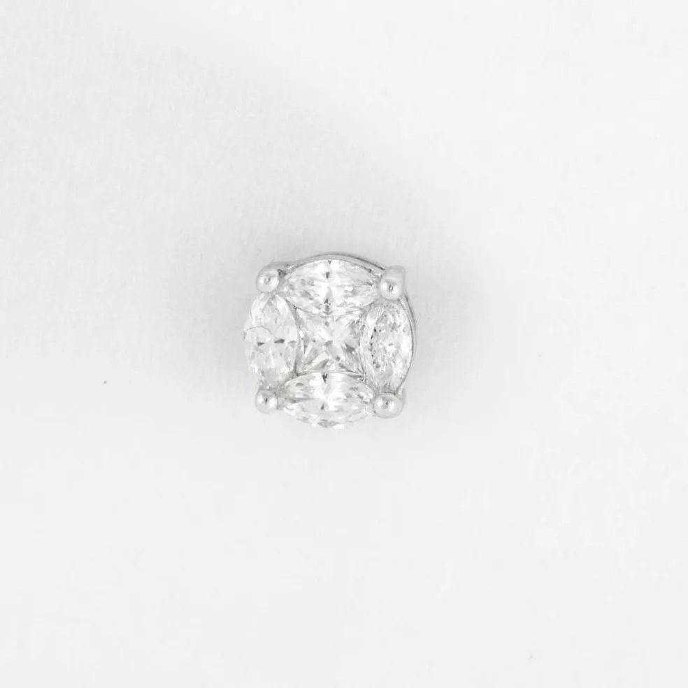 Paire de boucles d’oreilles en or blanc serties de diamants