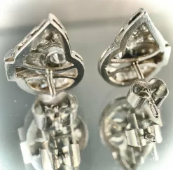 Paire de boucles d'oreilles Art Déco en platine