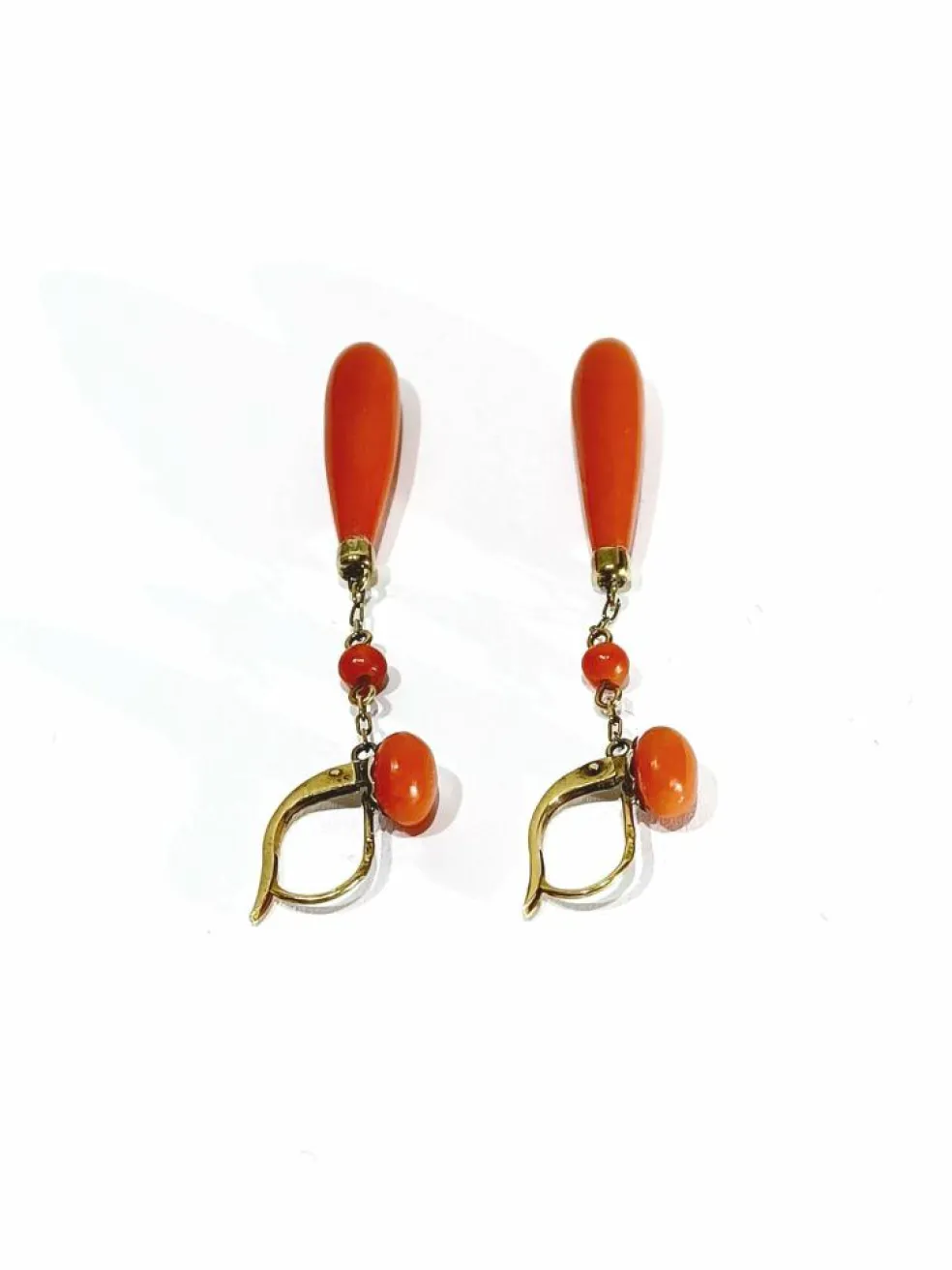 Paire De Boucles d'Oreilles en or et en corail