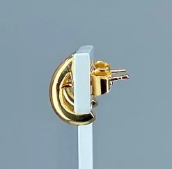 Paire de boucles d’oreilles en or jaune 18 carats et diamants