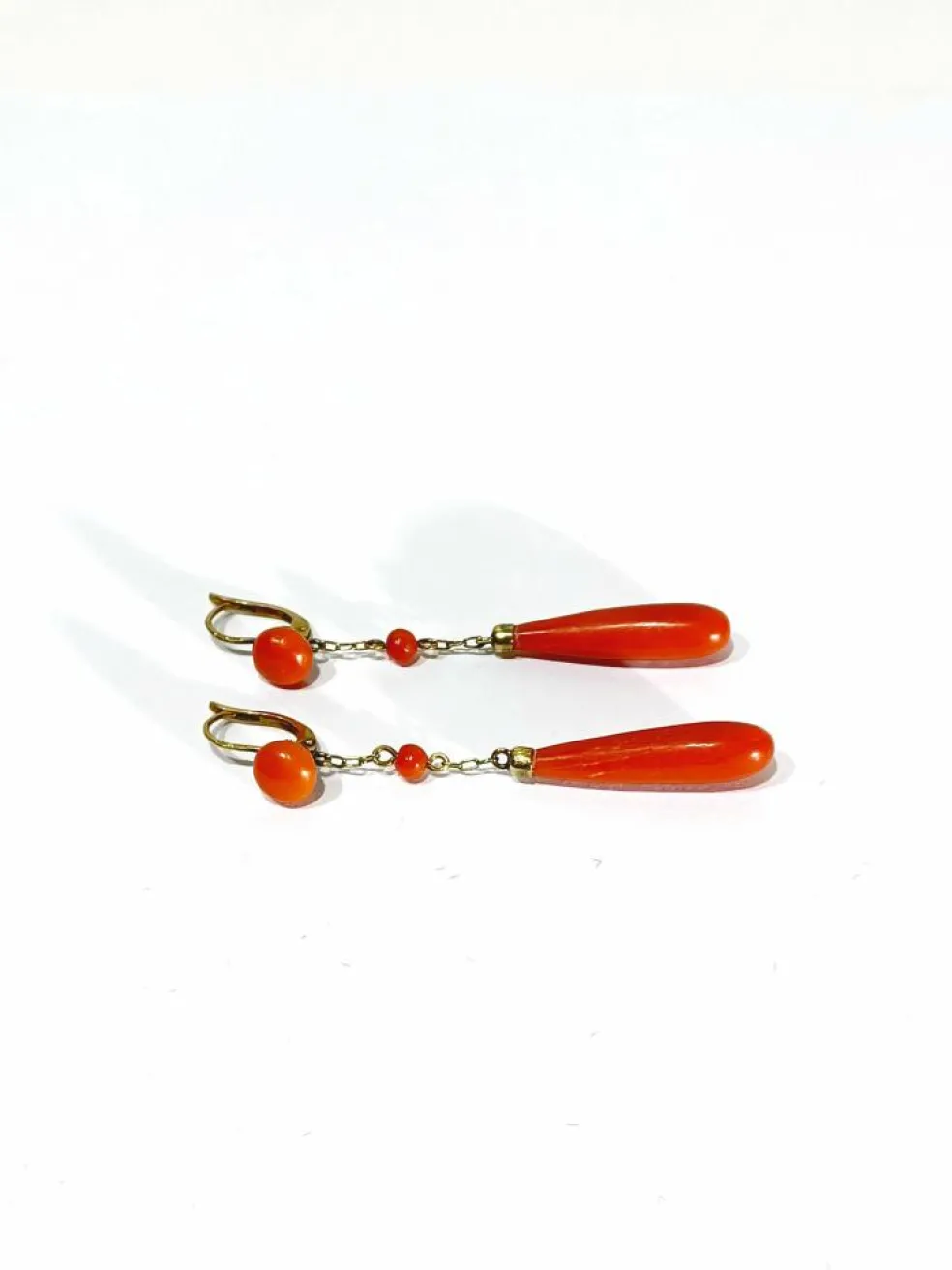 Paire De Boucles d'Oreilles en or et en corail