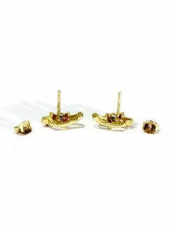 Paire de boucles d'oreilles or jaune, diamants et rubis