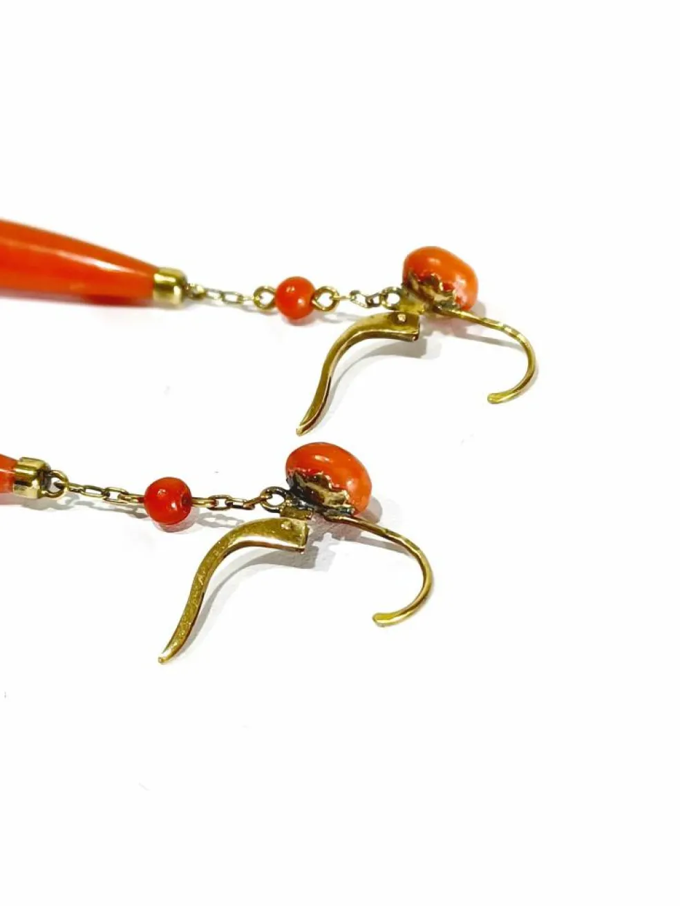 Paire De Boucles d'Oreilles en or et en corail