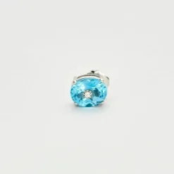 Paire de boutons d'oreilles en or blanc ornées de 2 topazes et 2 diamants