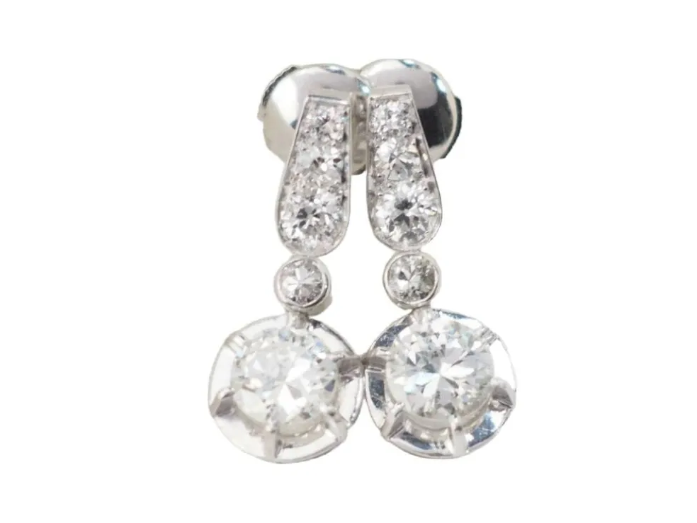 Paire de dormeuses anciennes en or blanc et diamants