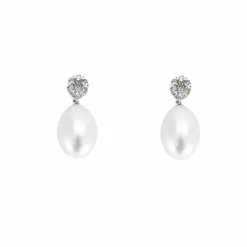 Paire de pendants d'oreilles en or blanc ornée de deux perles de culture
