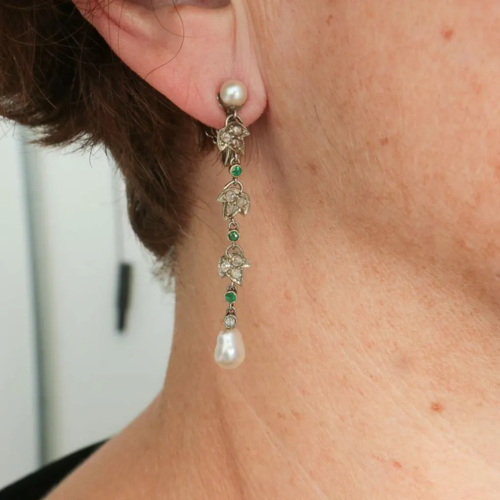 Paire de pendants d'oreilles fin XIXème