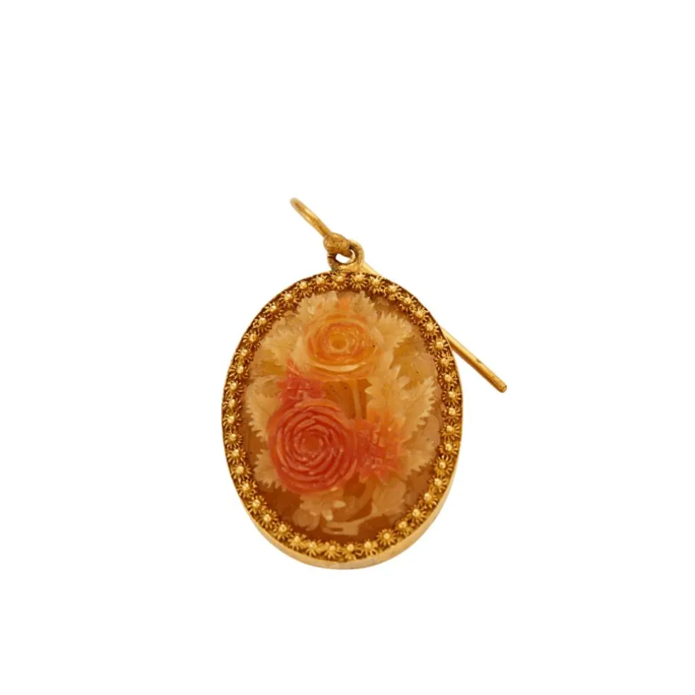 Paire de pendants sculptés or et cornaline