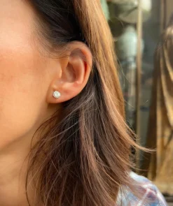 Paire de puces diamant sur or gris 4 griffes